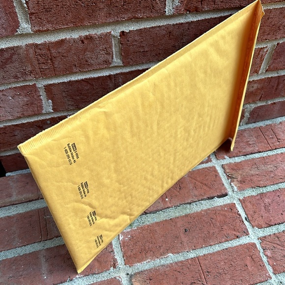 ULINE 18 Pack of 9.5”Wide x 14.5”Long Kraft Bubble Mailer Padded Envelop… - Picture 4 of 5